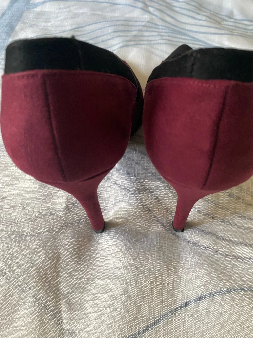 Andree Black and Burgundy Heel Size  7.5